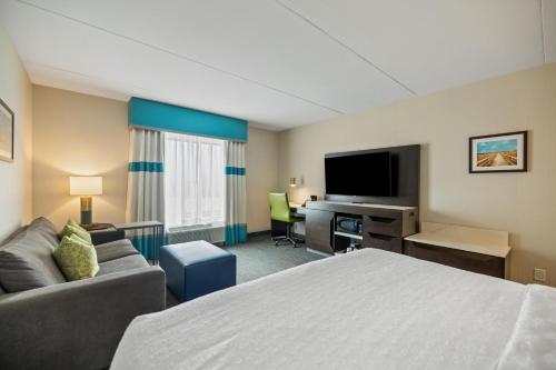 1 king bed, 1 sofa bed