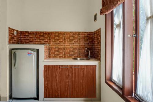Collection O near University of Sumatera Utara formerly Huber Apartment - image 5