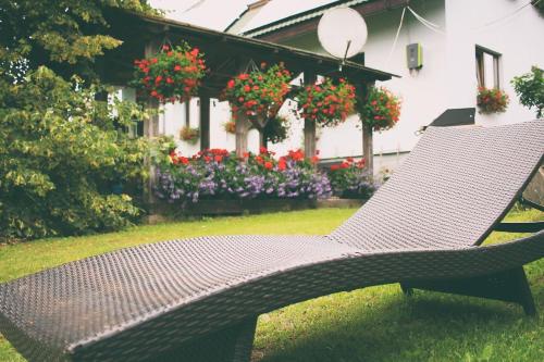 Holiday house with landscape garden in Pļavniekkalns