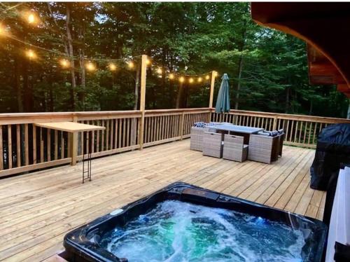 Le Rondin, Chalet en bois rond avec spa – khách sạn tại Saint-Gabriel-de-Valcartier (QC)