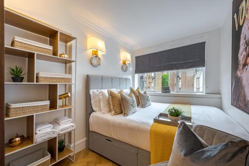 Harrods Location with 2 Bedrooms and Private Balcony, London