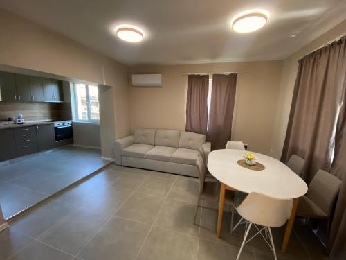 Cozy home for kids of all ages - Barbaronite in Opanets