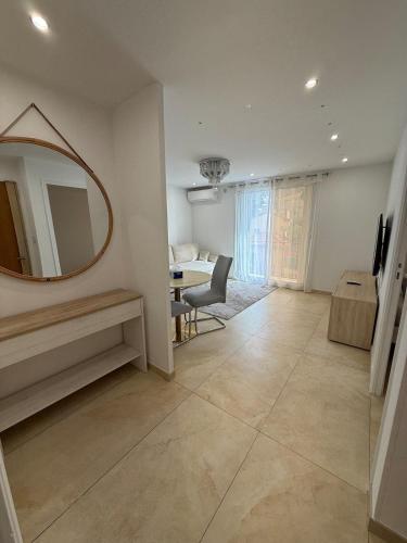 Spacious 3-bedroom, Parking, Secure Residence, Cannes