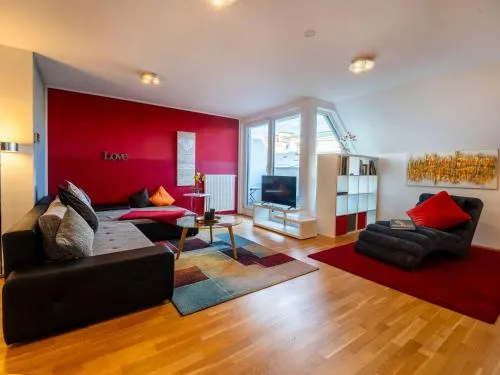 Premium Duplex 2BR for 6 with Balcony near City Museums Metro U3 U2 in Wien, Österreich