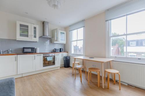 Bright and Airy 1BD Flat in North London, London