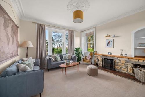 The Farmhouse - Countryside Escape with Hot Tub in Monikie