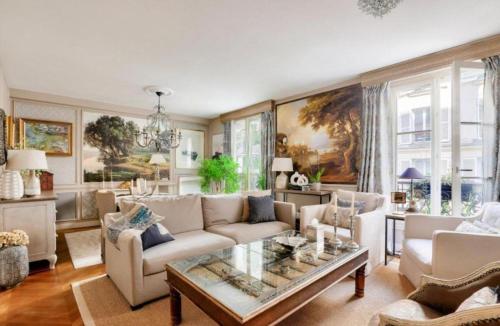 Elegant luxury private apartment by Eiffel Tower