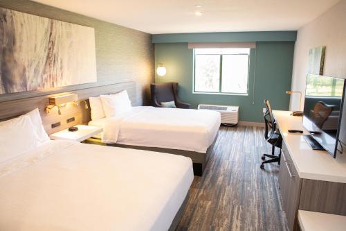 2 queen beds