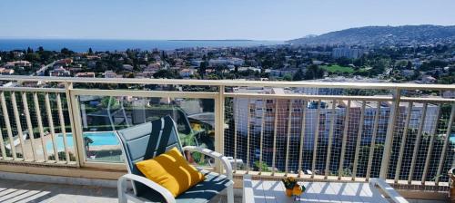 Lovely 48 m2 appt with sea view and swimming pool in Laval