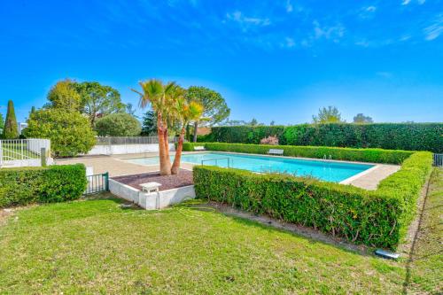 Lovely 48 m2 appt with sea view and swimming pool in Laval