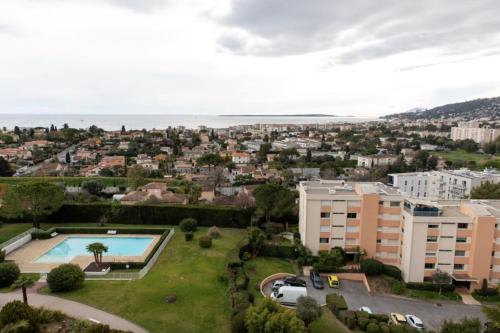 Lovely 48 m2 appt with sea view and swimming pool in Laval