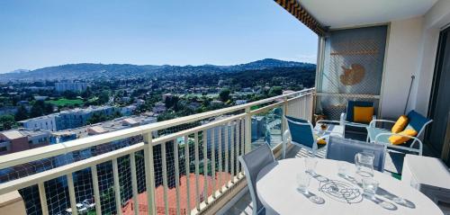 Lovely 48 m2 appt with sea view and swimming pool in Laval