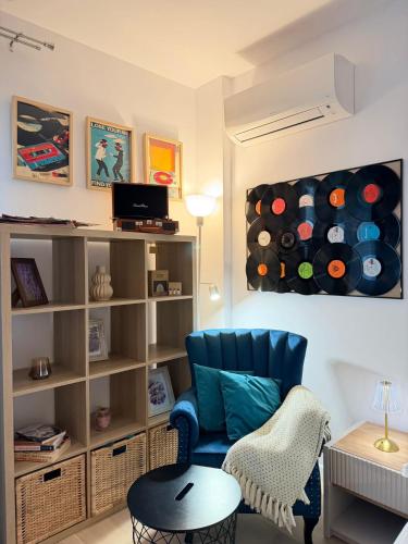 Old Town Vinyl Retreat near the Cathedral with retro vibes in Dasi