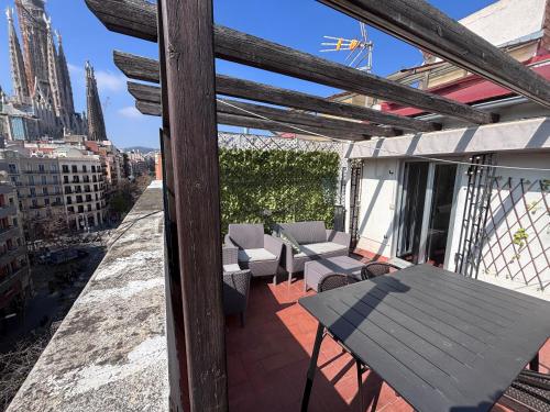 Terrace apartment with direct view to Sagrada Familia