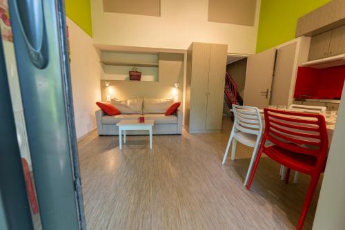 2 bedrooms, 5 beds