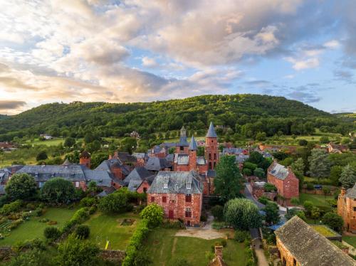 Nearby attraction, VVF Collonges-la-Rouge in Ferrand