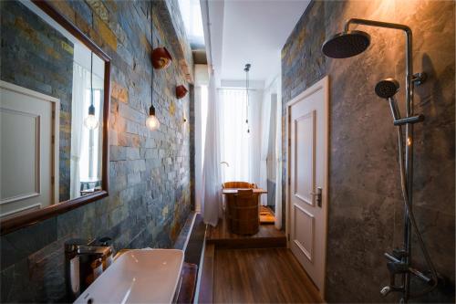4BR Villa | 2mins to My Khe Beach | Jacuzzi pool