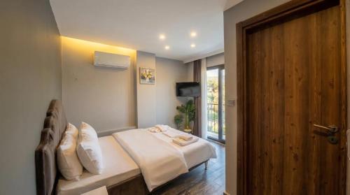 Double room, pool view