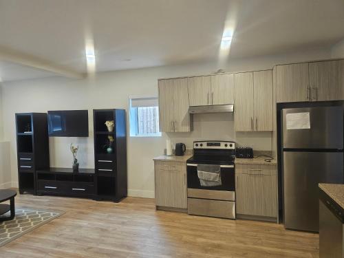 Modern Private Suite Fast WiFi Parking Quiet Stay in North Nechako