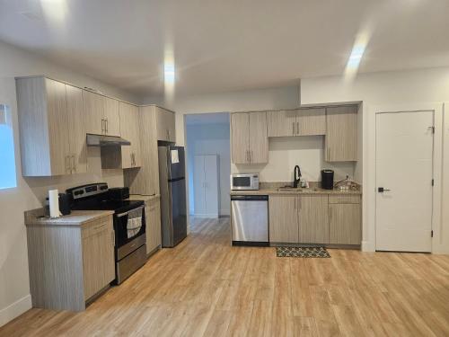 Modern Private Suite Fast WiFi Parking Quiet Stay in North Nechako