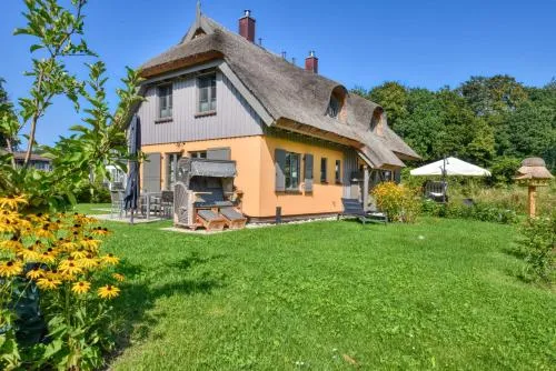 Ferienhaus Inselsommer 10 Feriendorf Klein Stresow Rügen by ruyastay in Putbus, Deutschland