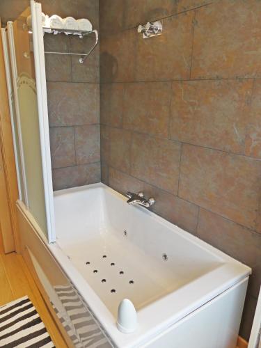 VILLA MON REPOS CON PISCINA Y A/A in Colera