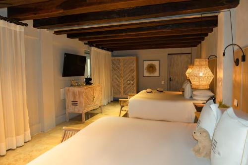 2 king beds
