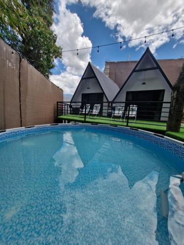 Casabela Cabaña con piscina ubicación céntrica – khách sạn tại Comayagua