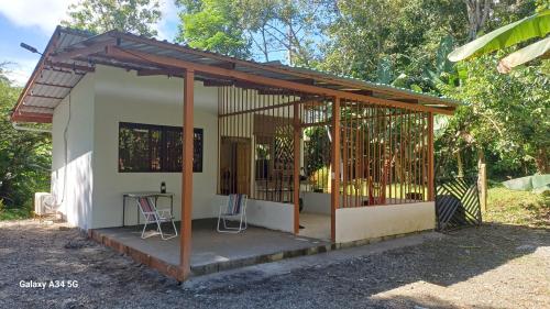 . Donde Dubon Pandi house