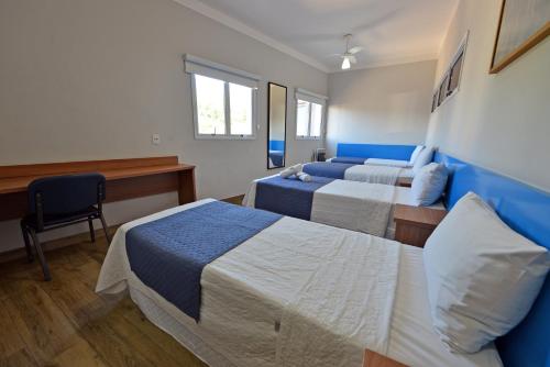 4 twin beds