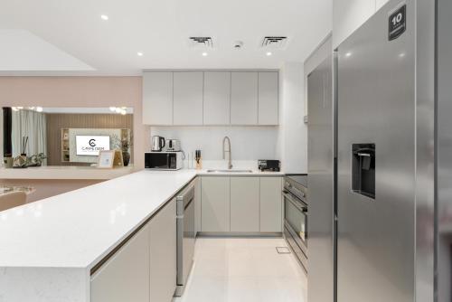 Al Jazi 2 - Luxurious Unit near Burj Al Arab - image 2