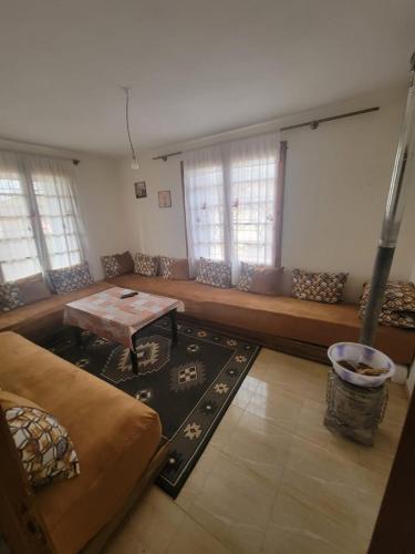 Appartement familial propre et confortable avec jardin, terrasse et vue sur les montagnes-Reserve au in Imuzera du Kandara