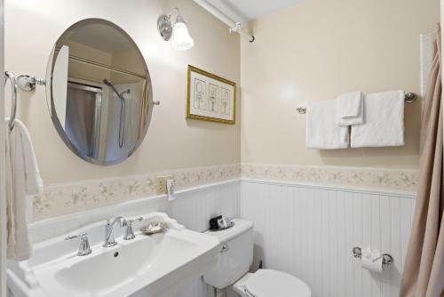 Queen Room with Spa Bath