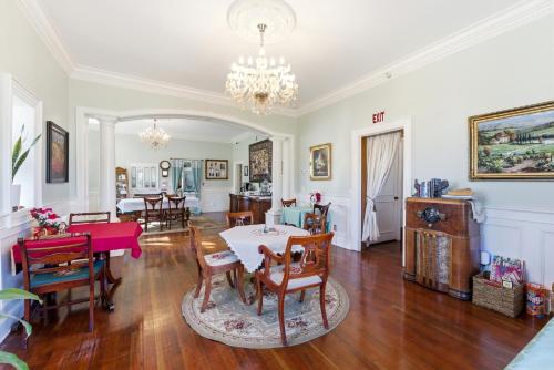 Heber Senator Bed and Breakfast - image 19