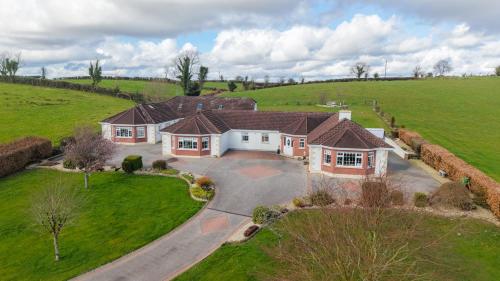 Hillside House - Rose Cottage in Mohill