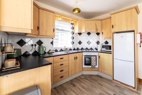 Hillside House - Rose Cottage in Mohill