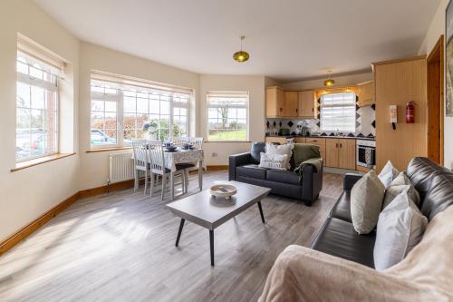 Hillside House - Rose Cottage in Mohill