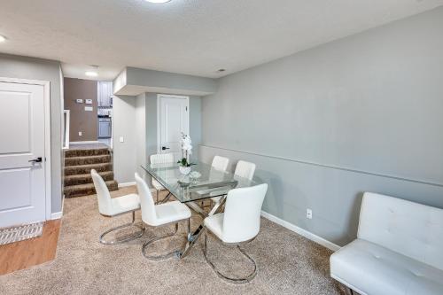 Private Yard and Patio Spacious Retreat in Omaha! in 里奇蘭VIII