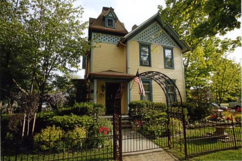 T C Smith Historic Inn Bed and Breakfast - Lake Geneva Balloon Company, WI