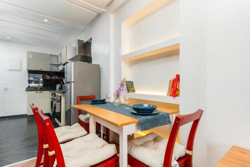 Islane Apartments with swimming pool & Wifi & AC in Al Mohammadi