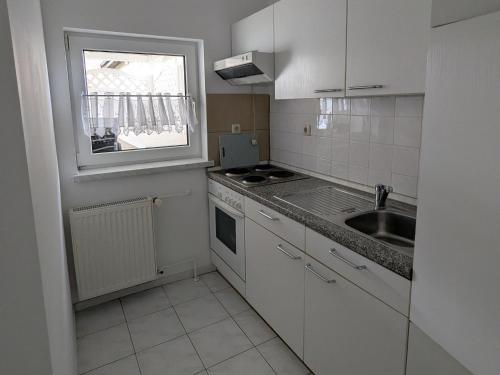 厨房, 温馨平房-带屋顶露台|花园|花园家具 (Charmanter Bungalow in Neubukow nahe der Ostsee) in 新布科