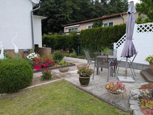 花园, 温馨平房-带屋顶露台|花园|花园家具 (Charmanter Bungalow in Neubukow nahe der Ostsee) in 新布科