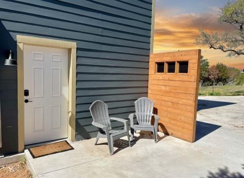 Ranchette Apartment- beach access small lake view in Buchanan Dam
