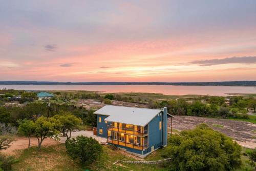Lake Beach Access & Views, 5kings! in Buchanan Dam