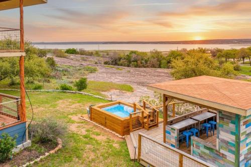 Lake Beach Access & Views, 5kings! in Buchanan Dam, USA