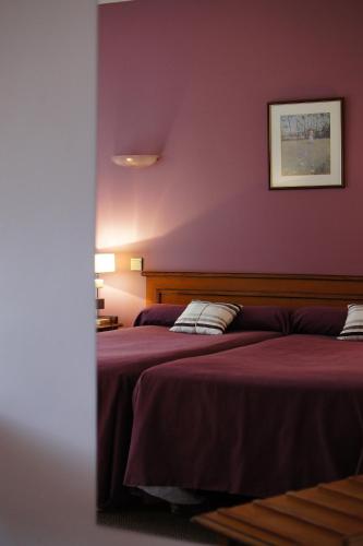 2 twin beds