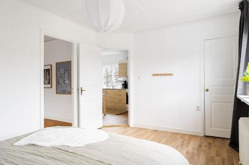 Stylish, Modern Apt with great location on Lidingo in Lidingö
