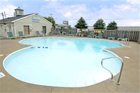 貝斯特韋斯特格林豪泰酒店 (Best Western Green Tree Inn) in 克拉克斯維爾