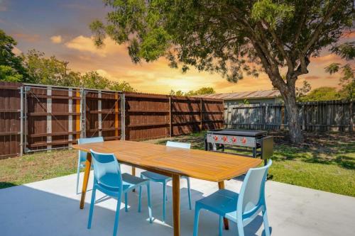 2 Kings Hot Tub Modern Cottage Hill Country in 布蘭科 (TX)