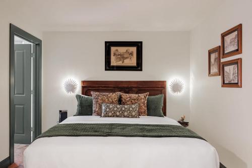 Luxe 6-bedroom Garden District Suite Hotel Pool - image 4